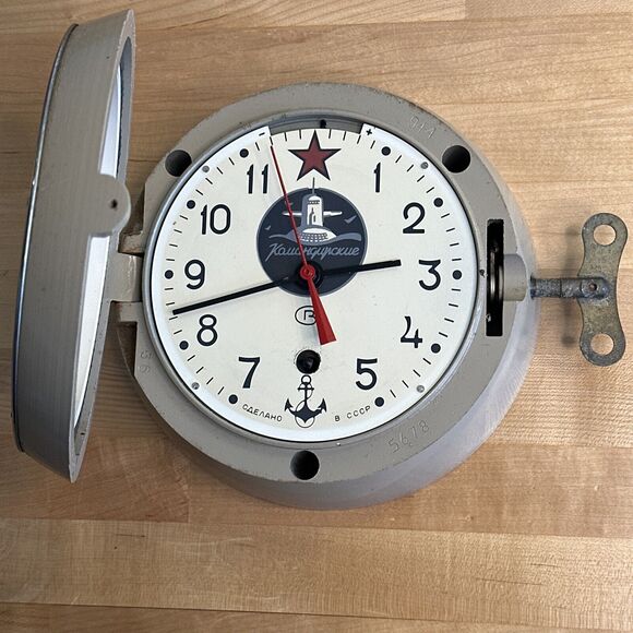 Russian Soviet B CCCP Navy Kauahguyckue Red Star Maritime Submarine Clock & Key - Picture 4 of 9